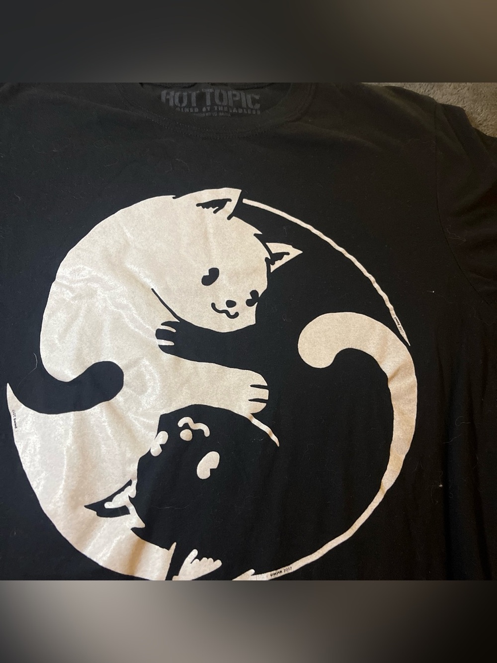 Hot Topic Black & White Cat Yin Yang cats Graphic Tee